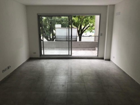 OPORTUNIDAD!! Mono amb con cochera cubierta.