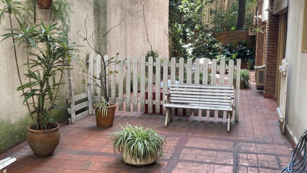 Consultorios/oficinas · 147m² · 8 Ambientes · 1 Cochera