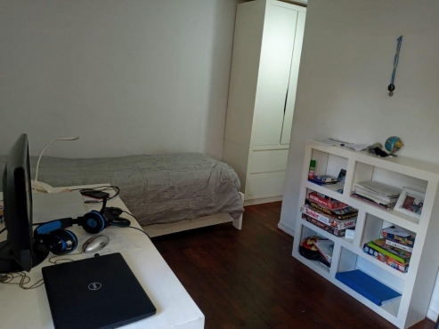 PH CON PILETA Y ENORME JARDIN CON ARBOLES