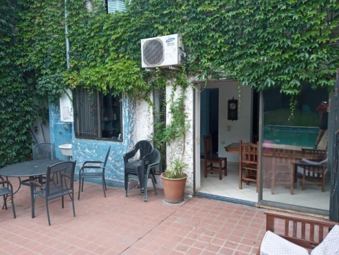 PH CON PILETA Y ENORME JARDIN CON ARBOLES