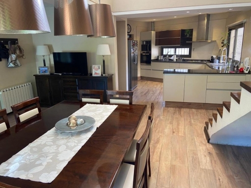 Excelente casa en inmejorable ubicación - Chacras de Coria - 400 m²