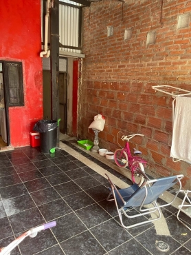 Casa en excelente condición en lote de 300m² 