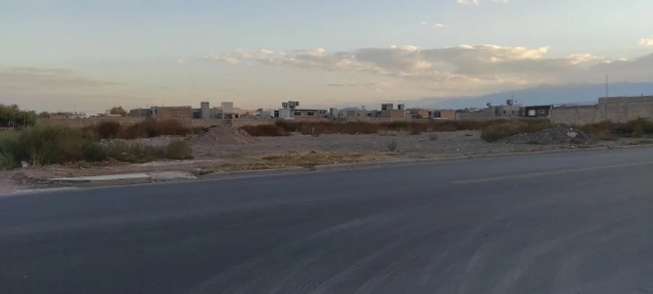 Lote de 300m² con todos los servicios