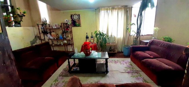 Casa Grande Esquinera en El Sector La Magdalena - Quito.