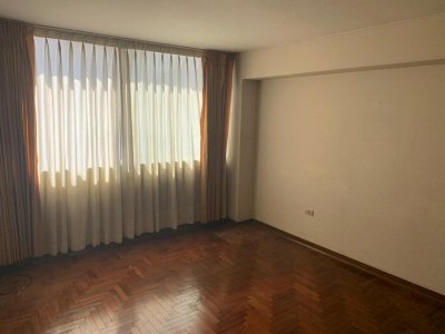 Lindo y Amplio Departamento Perfectamente Ubicado en San Isidro