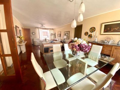 ¡Lindo, Amplio y Remodelado Departamento en Miraflores!