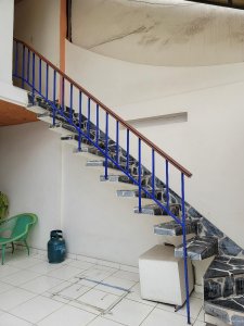 Casa de 3 Pisos y Azotea en Buen Estado.