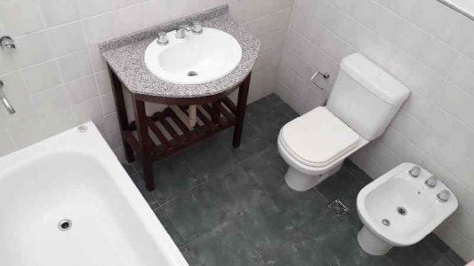 Alquilo duplex en Nuevo Poeta Lugones. 3 dormitorios.