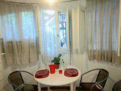 Alquilo monoambiente, persona sola, excelente ubicación, servicios y expensas incluidas