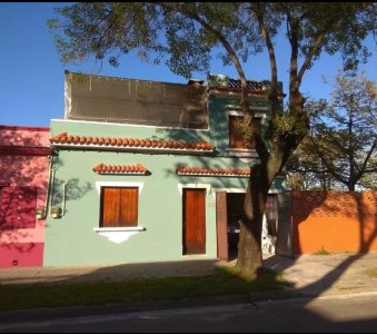 CASA CON GARAGE EN PUEBLO VICTORIA - cerca del paso molino y la teja