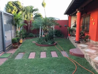 Imponente Casa De 5 Dormitorios Vendo A 100 Metros De Acceso