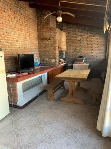 VENTA AMPLIA CASA POCITOS NUEVO