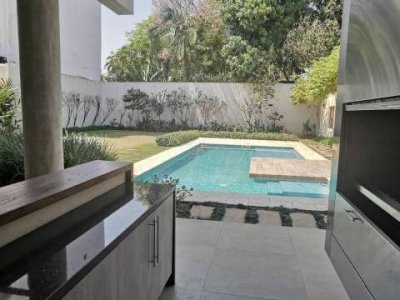 Casa minimalista en Los Laureles