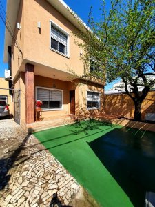 Oportunidad! Hermosa Propiedad A Cuadras De 8 De Octubre.