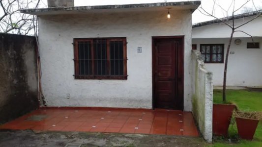 Tres Apartamentos Y 400 Metros De Terreno Libres.