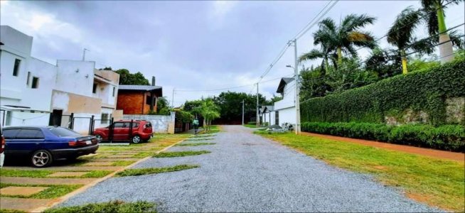 Casa a estrenar en Barrio Cerrado en Luque