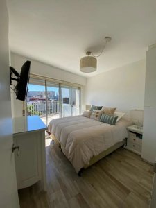 Venta Penthouse Único Pocitos. Al Norte. 1 Dorm. A Nuevo. Parrillero