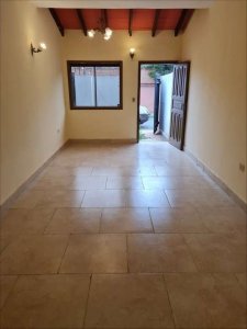 Dúplex barrio Mburicaó zona Centenario