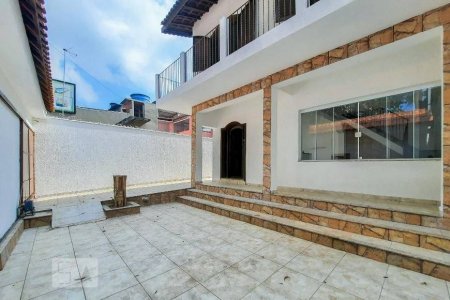 Casa para venda possui 290 metros quadrados com 3 quartos em Centro - Diadema - São Paulo