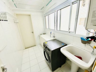 Apartamento com 3 Quartos e 2 banheiros à Venda, 132 m²