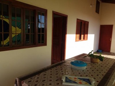 Casa com 3 Quartos e 3 banheiros à Venda, 240 m²