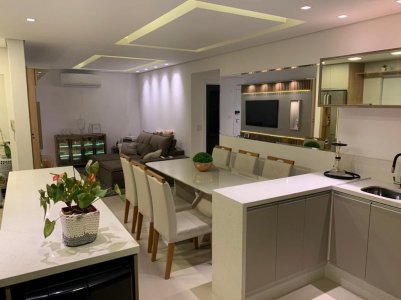 Apto Com 2 Suítes (3 Banheiros) + Área Gourmet em Camboriú