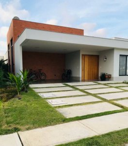Casa de Condomínio com 3 Quartos e 4 banheiros à Venda, 220 m²