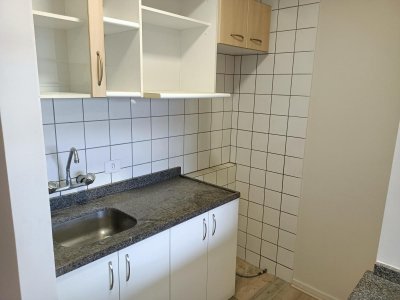 Apto Semi - Mobiliado Com 1 Vaga Garagem Locação