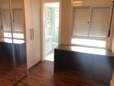 Apartamento com 3 Quartos e 5 banheiros à Venda, 142 m²