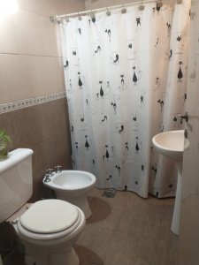 Ph en alquiler de 4 ambientes con patio terraza y cochera, sin expensas