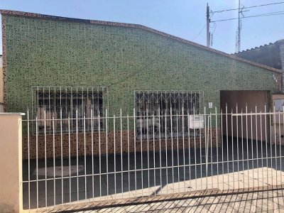Casa com 2 Quartos e 1 banheiro à Venda, 175 m²