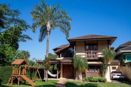 Casa de Condomínio com 4 Quartos e 5 banheiros à Venda, 245 m²