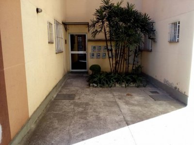 Apartamento com 3 Quartos e 1 banheiro à Venda, 70 m²