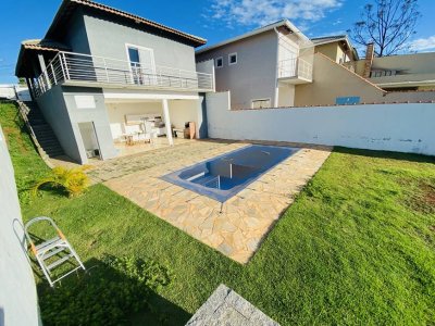 Casa com 3 Quartos e 3 banheiros à Venda, 123 m²