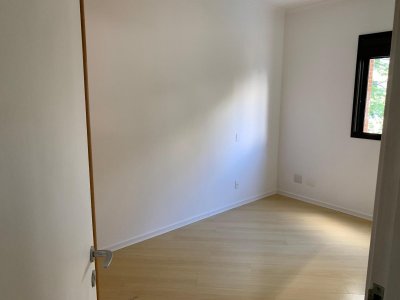 Apartamento Moema - 3 Dormitórios, 2 Vagas, Varanda