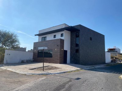 Casa en Esquina con Hermoso Roof Garden