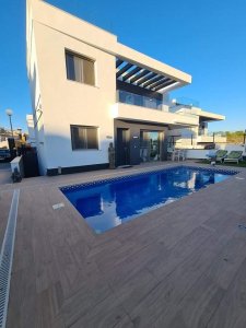Villa independiente en venta en Villamartín-Las Filipinas, Orihuela