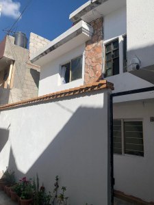 Casa Dos Plantas Remodelada Sin Estacionamiento