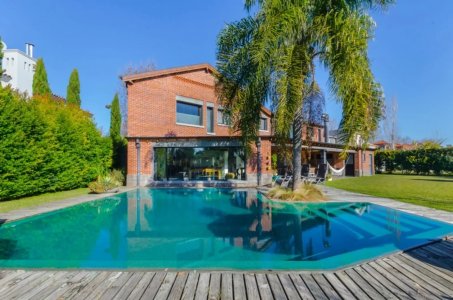 Casa moderna en Barrio Privado Ayres de Pilar,