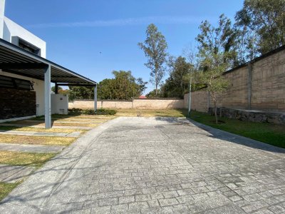 Campo Lago Terreno en Calle Privada, Colinda a Donación en 2 Caras, único!