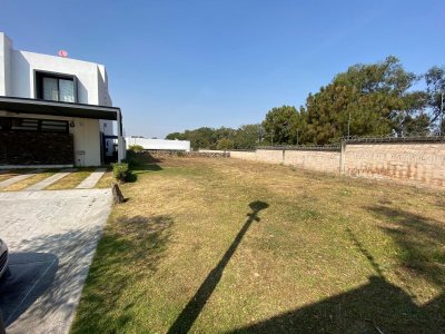 Campo Lago Terreno en Calle Privada, Colinda a Donación en 2 Caras, único!