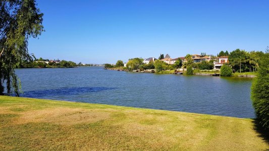 Super Lote Al Lago Central en Nordelta Cabos del Lago