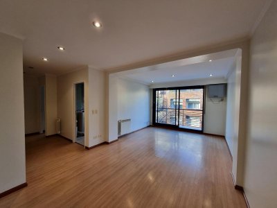 Excepcional y Amplio Depto. C/cochera, Como a Estrenar.