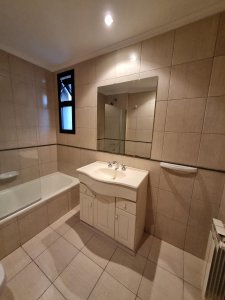 Excepcional y Amplio Depto. C/cochera, Como a Estrenar.