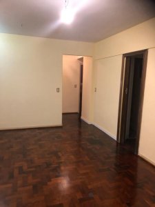 Esquina. Todos Los Ambientes a La Calle Muy Luminoso.