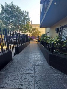 Alquiler, Departamento de Tres Ambientes Luminoso con Balcón