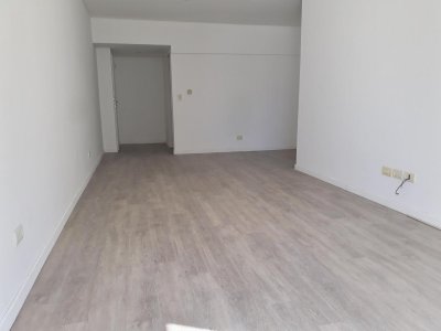 2 Ambientes Amplio y Luminoso, Cocina Independiente, Balcón. Apto Profesional