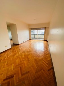 Excelente 4 Ambientes con Dependencia Al Frente con Balcón Super Luminoso