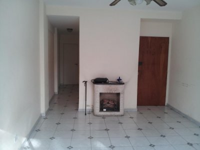 Muy buen estado. Muy luminoso. Frente. DUEÑO DIRECTO.