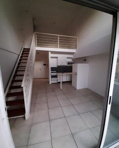 Impecable Semi Piso C/balcon con Parrilla